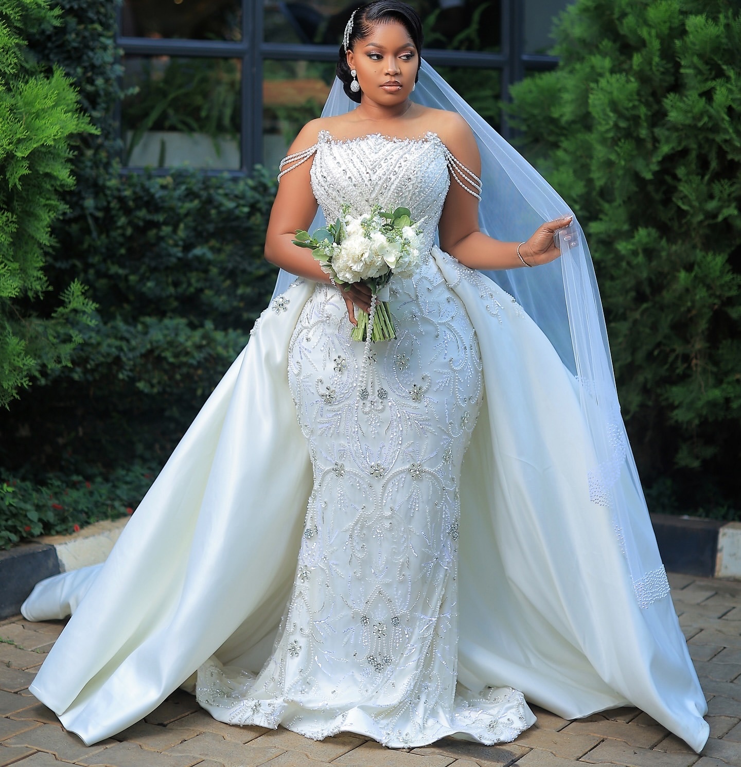 2025 Aso Ebi Plus Size Ivory Mermaid Wedding Dress Beaded Crystals Lace Detachable Train Satin Sparkly Bridal Gowns Dresses robe de mariee ZHJ044
