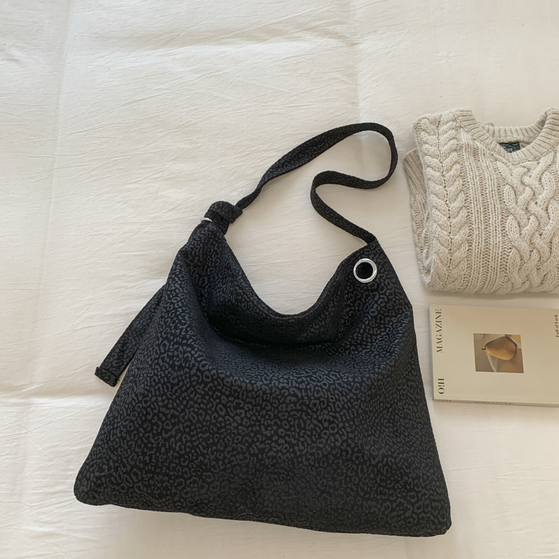 2025 new popular women's casual simple shoulder bag, niche fashion, versatile and durable multi-functional handbag for daily work and commuting
