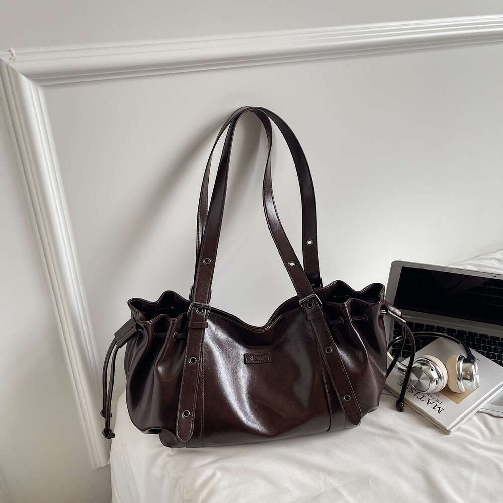 designer bag Luxury bag Large Capacity Commuter Tote for Women with Oily Skin, New Fashionable Versatile Casual Underarm Bag, Shoulder Bag