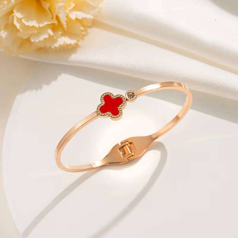 Clover Roman Numerals Waterproof moissanite chain Pvd sterling silver Gold Plated Fashion Jewelry Bracelet Women's Bangle