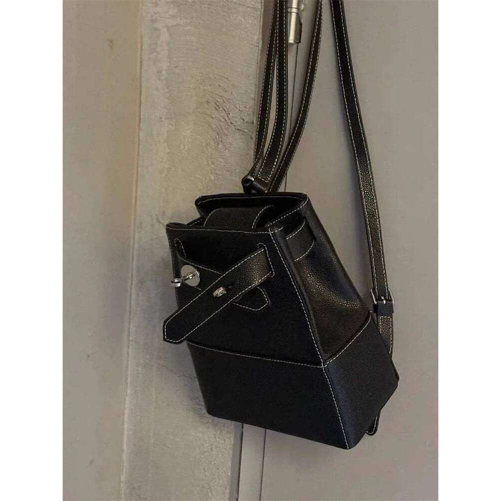 Designer Bags Modern Neutral Metal Commuter Handbag Versatile Bloggers Bag Small Size Artificial Leather Hot Selling