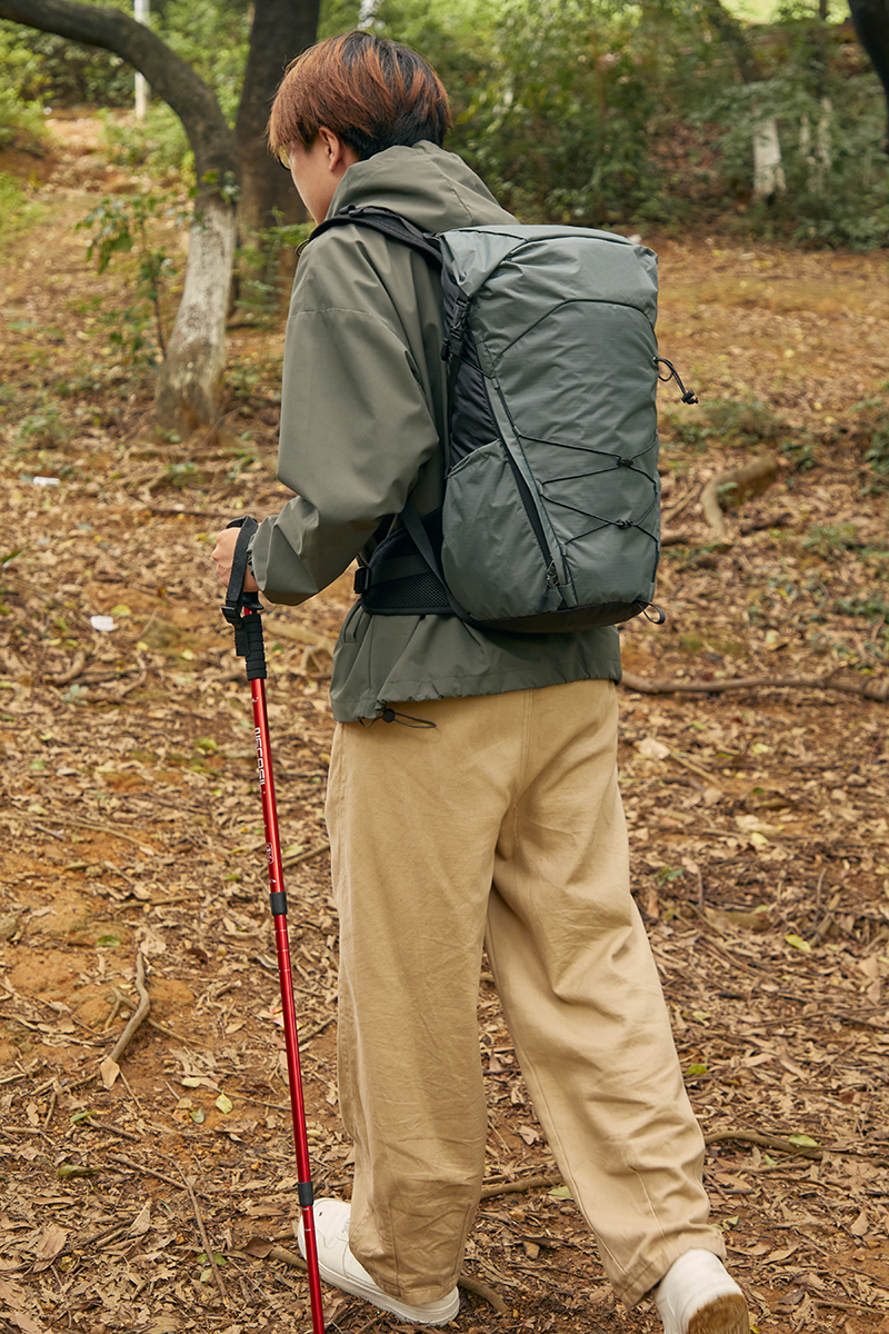 Sewafox Hiking Backpack Lightweight Waterproof Backpack for Men and Women Suitable for Mountaineering Travel Outdoor 22L Olive Green and Glacier Gray