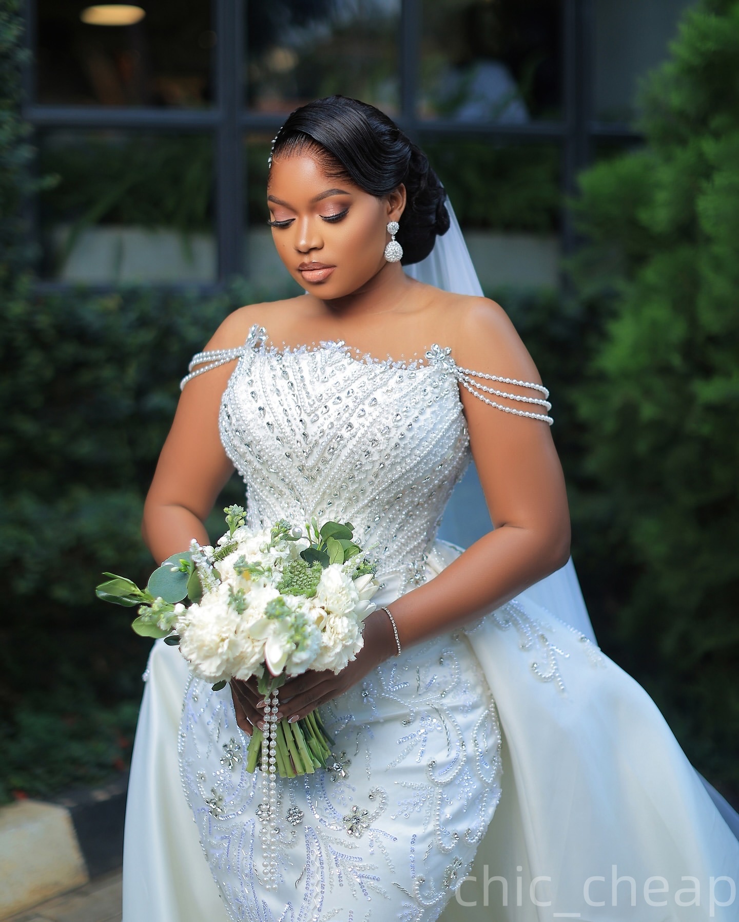 2025 Aso Ebi Plus Size Ivory Mermaid Wedding Dress Beaded Crystals Lace Detachable Train Satin Sparkly Bridal Gowns Dresses robe de mariee ZHJ044