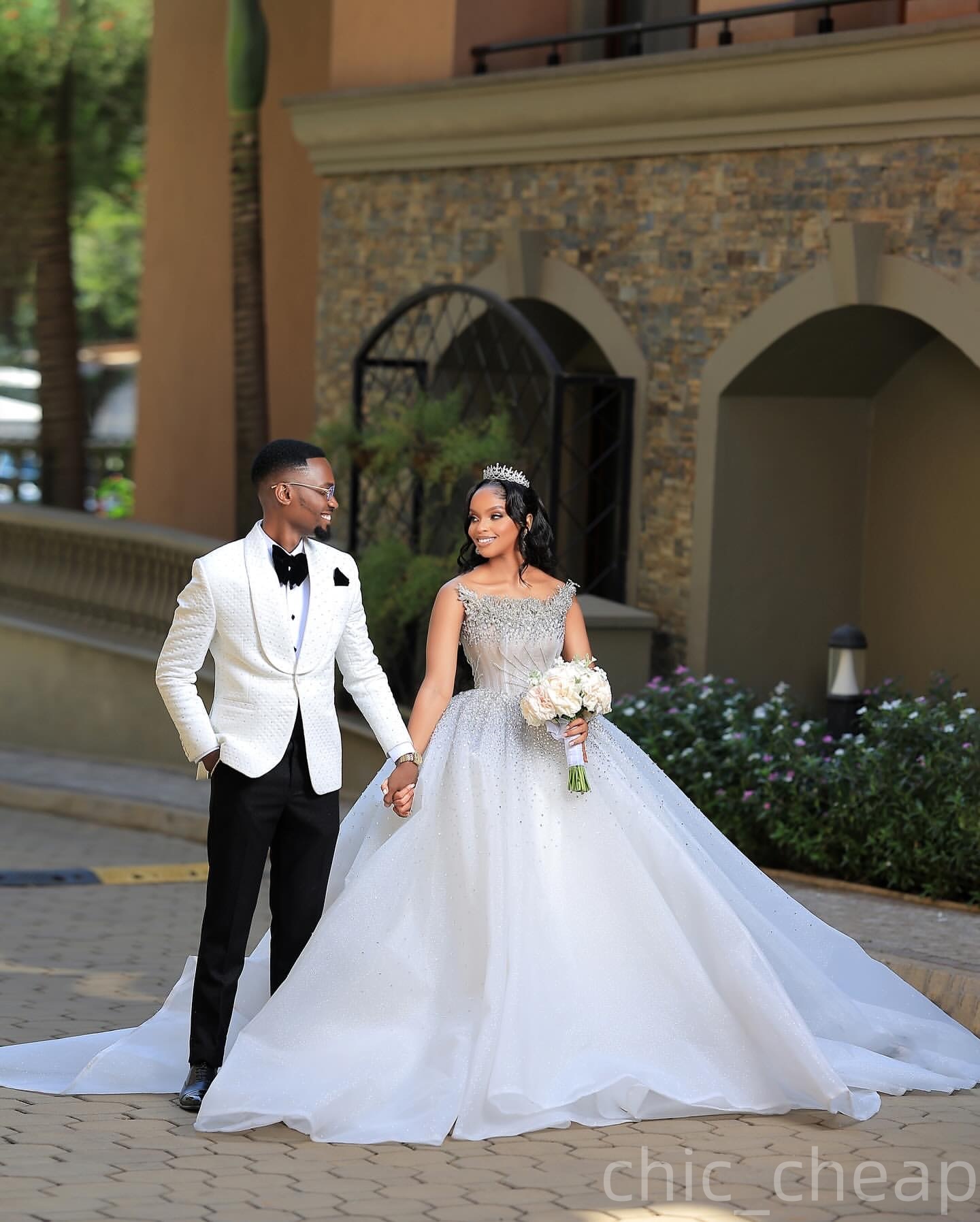 2025 Aso Ebi Plus Size Ivory Ball Gown Wedding Dress Crystals Beaded Strapless Sequined Tulle Bridal Gowns Dresses robe de mariee ZHJ045