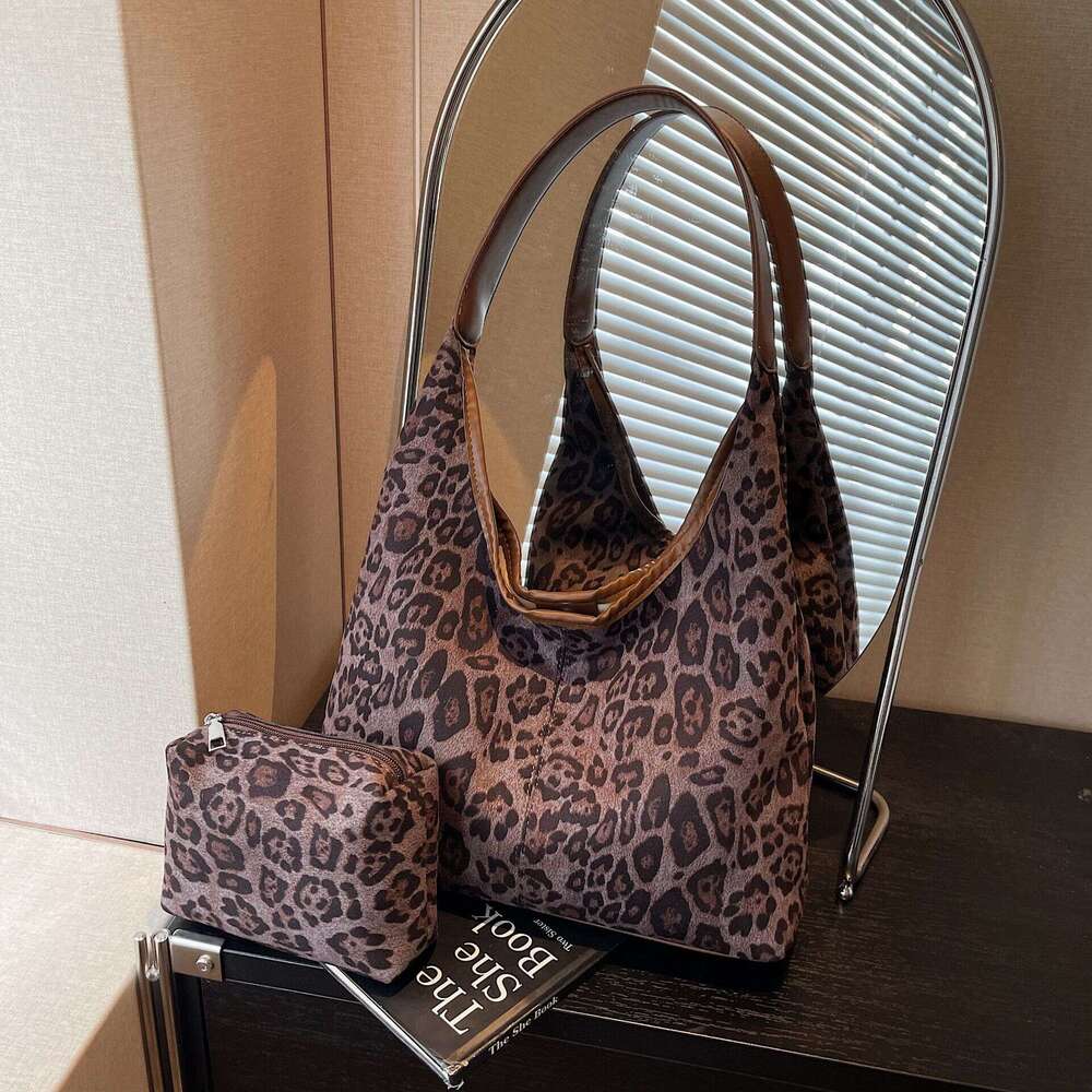 designer bag Luxury bag Large Capacity Women's Fashion New Versatile Shoulder Underarm Casual Commuting Leopard Print Tote Bag