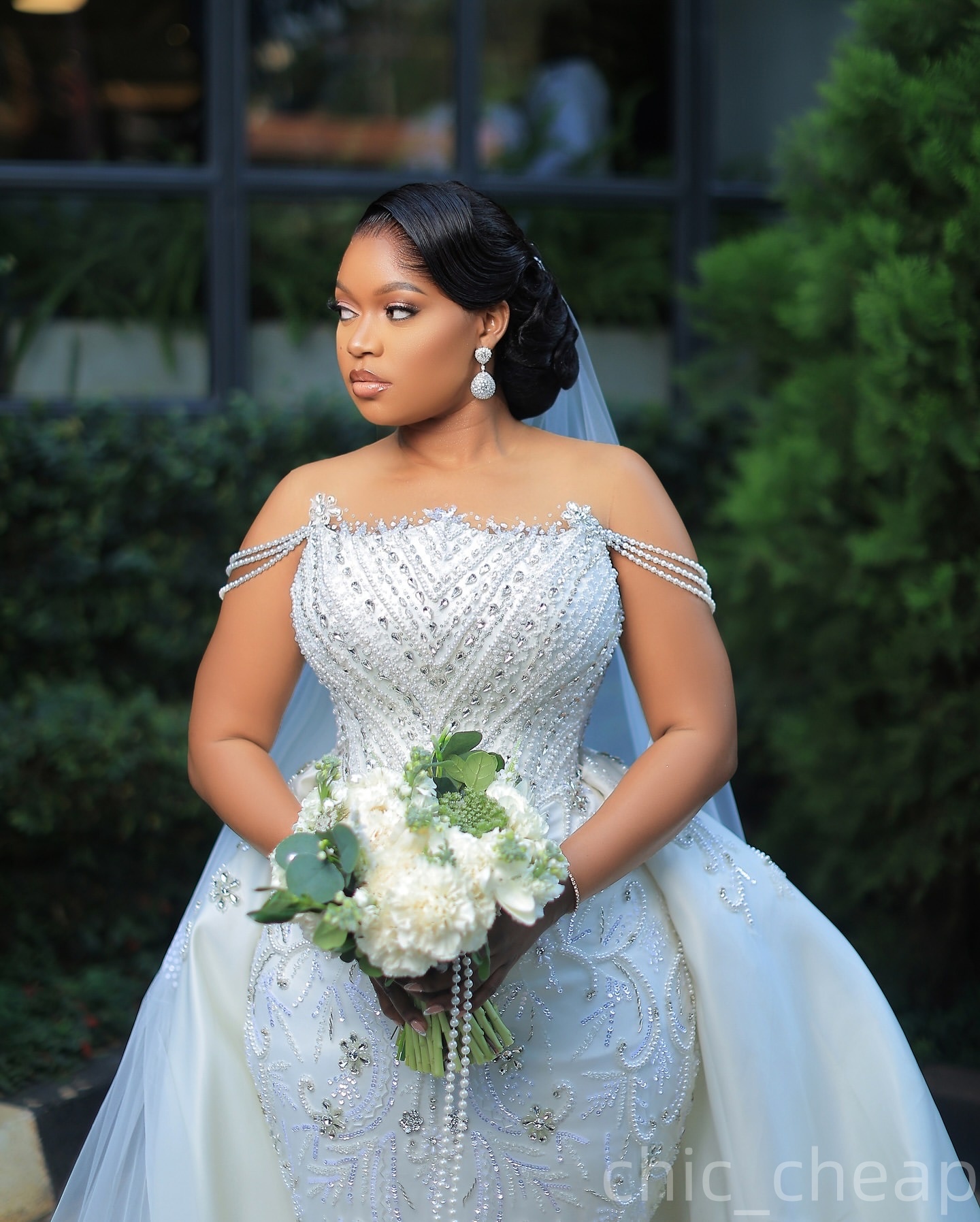 2025 Aso Ebi Plus Size Ivory Mermaid Wedding Dress Beaded Crystals Lace Detachable Train Satin Sparkly Bridal Gowns Dresses robe de mariee ZHJ044