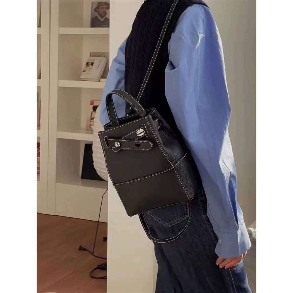 Designer Bags Modern Neutral Metal Commuter Handbag Versatile Bloggers Bag Small Size Artificial Leather Hot Selling