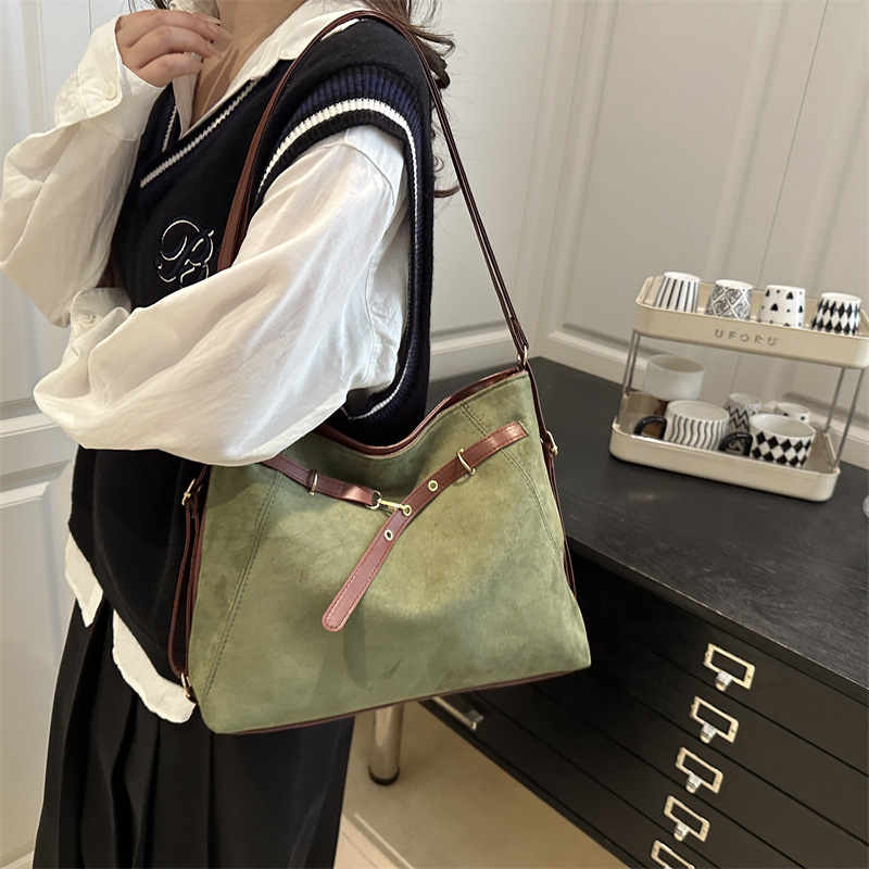 Designer Fashion Large Capacity Handbag 2025 New Multi functional Backpack Simple Casual Shoulder Bag