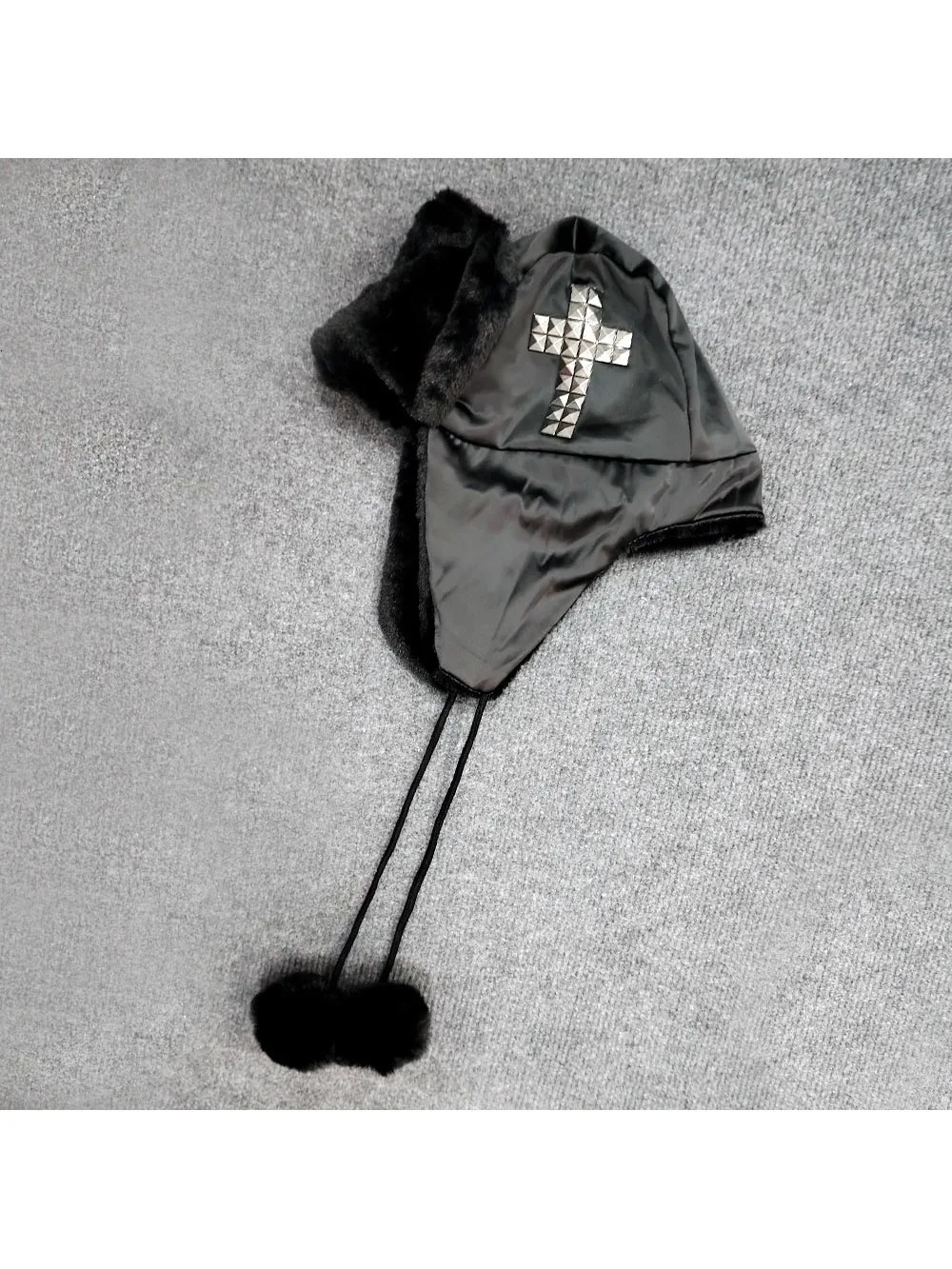 European and American Street Fashion Cross Diamond Hat Versatile Warm Lei Feng Hat 250930