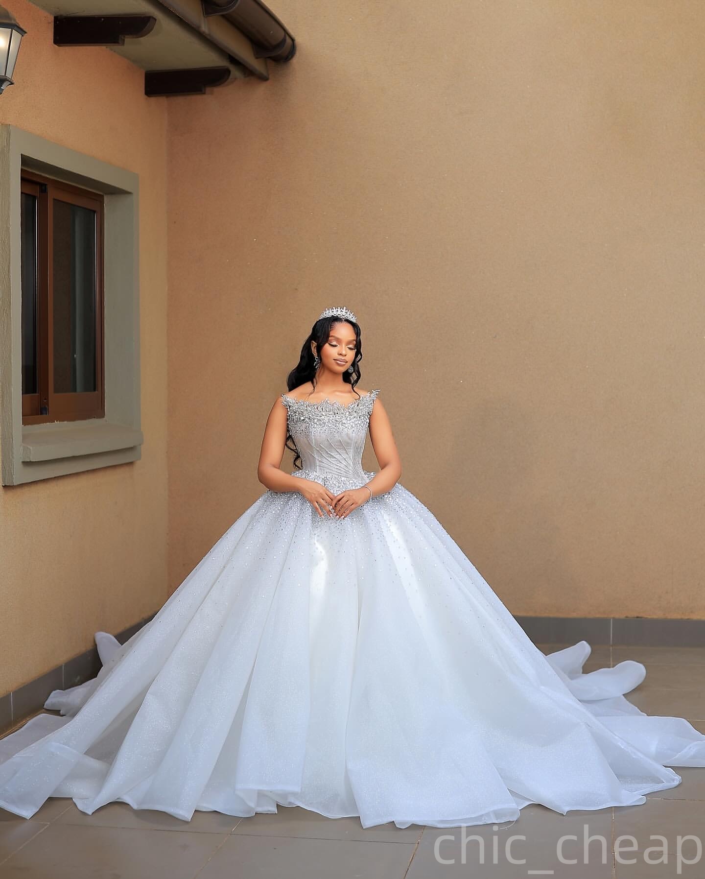 2025 Aso Ebi Plus Size Ivory Ball Gown Wedding Dress Crystals Beaded Strapless Sequined Tulle Bridal Gowns Dresses robe de mariee ZHJ045