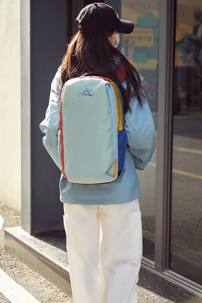 Sewafox Hiking Travel Backpack Lightweight Backpack for Female Students 18L Suitable for 14-inch Laptops Stream Green and Cosmic Blue