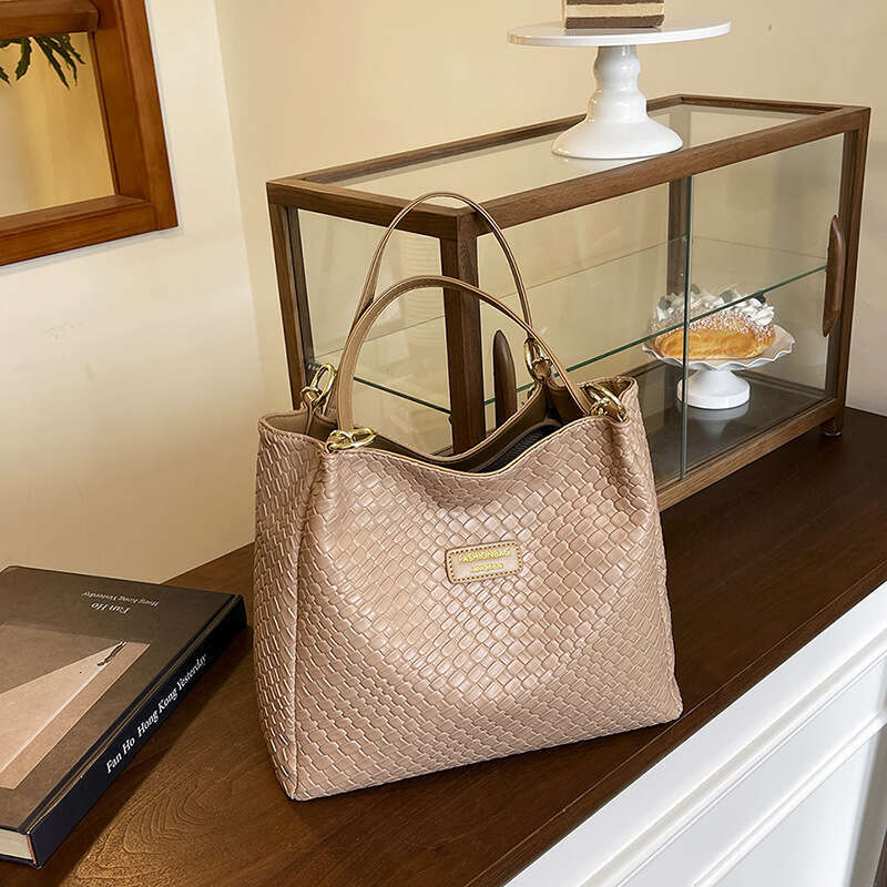 designer bag Luxury bag Woven Large Capacity Fashionable Textured Handbag for Women New Niche Commuter Shoulder Tote Bag