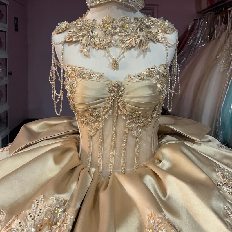 Champagne Shiny Quinceanera Dresses Off The Shoulder Applique Lace Bow Beading Crystal Tull Party Birthday Sweet 16 Dress Vestidos 15 De Anos