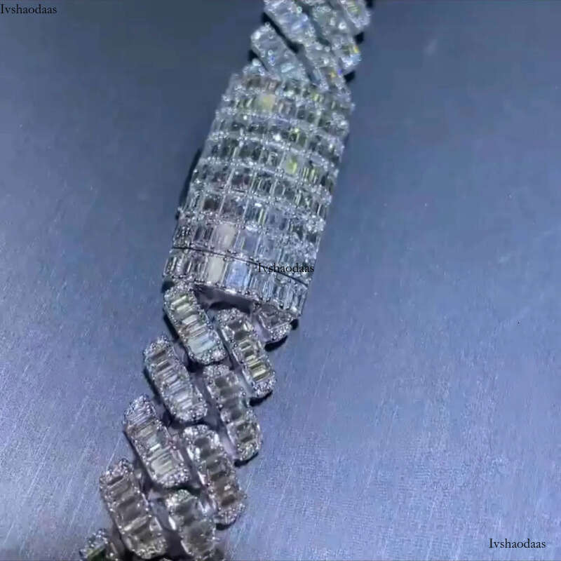 High Quality Customized 18 mm Cuban Link Moissanite Sterling Sier White Gold Dia Chain