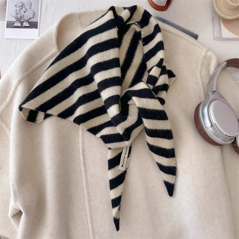 Colorblock striped triangle scarf wool niche triangle shawl womens knitted scarf multifunctional warm knitted scarf 250930