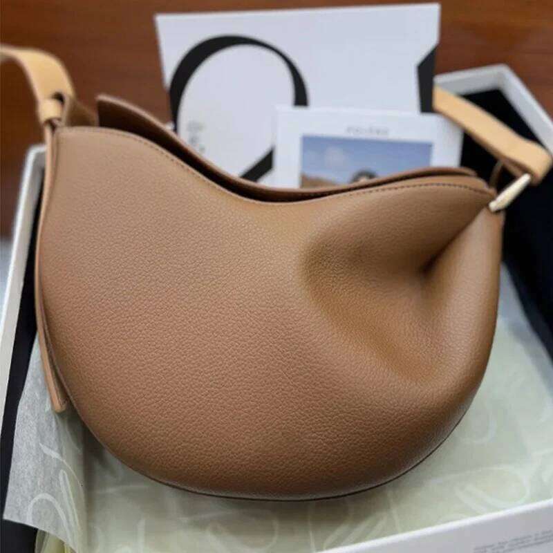 2025 women's new genuine leather shoulder crossbody pea bag, niche casual hand-held armpit bag