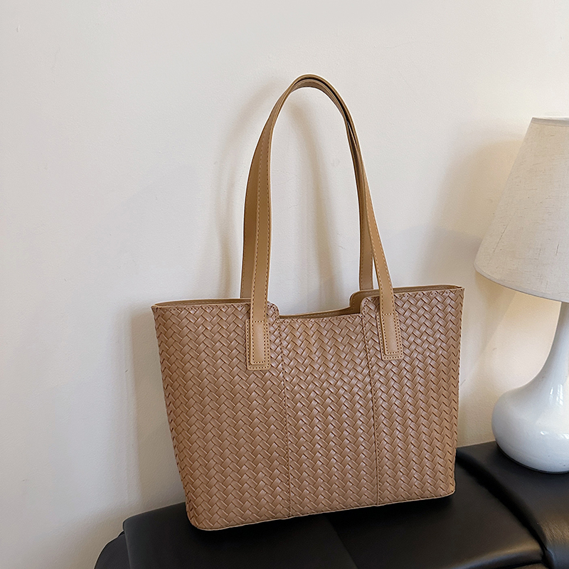 2025 new popular women's casual simple shoulder bag, niche fashion elegant daily work commuting versatile luxury durable multifunctional handbag