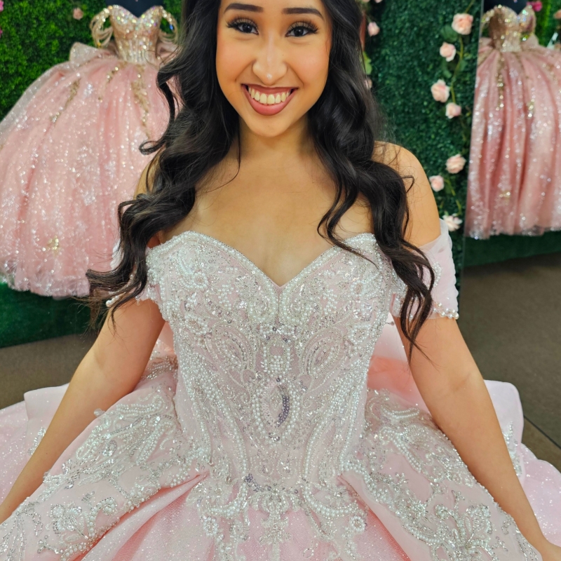 Light Pink Shiny Quinceanera Dresses Off The Shoulder Sequin Applique Lace Bow Beading Crystal Tull Party Birthday Sweet 16 Dress Vestidos 15 De Anos