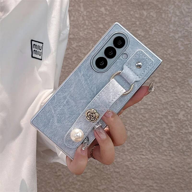 Fashion Leather Cute Pearl Flower Wristband Phone Case Z Fold 7 6 5 Fold6 Fold7 Cover Shockproof Cases For ZFold7 Funda Capa