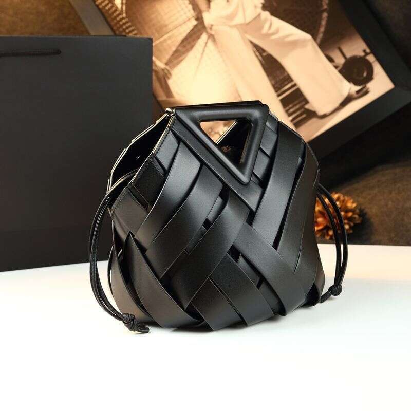 Luxury designer's new vegetable basket bucket leather handbag woven hollow women's fashionable shoulder crossbody bag