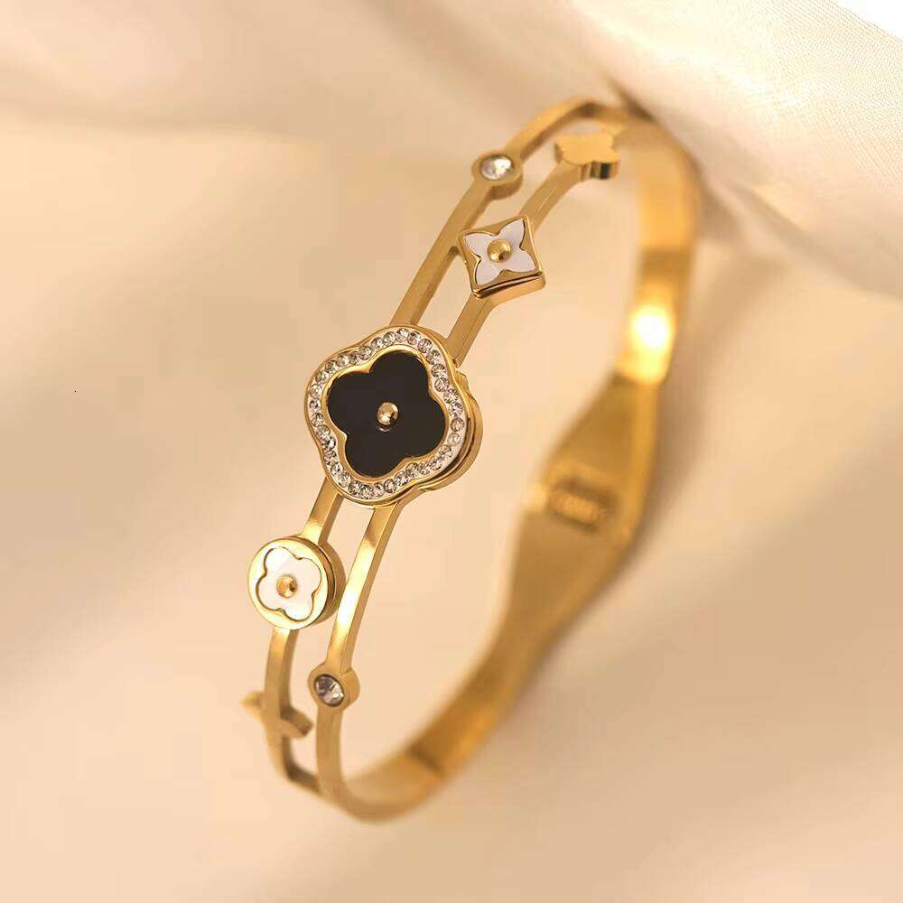 Fashionable High-End Non-Fading Women's Electroplated Gold Shell sterling silver Bracelet