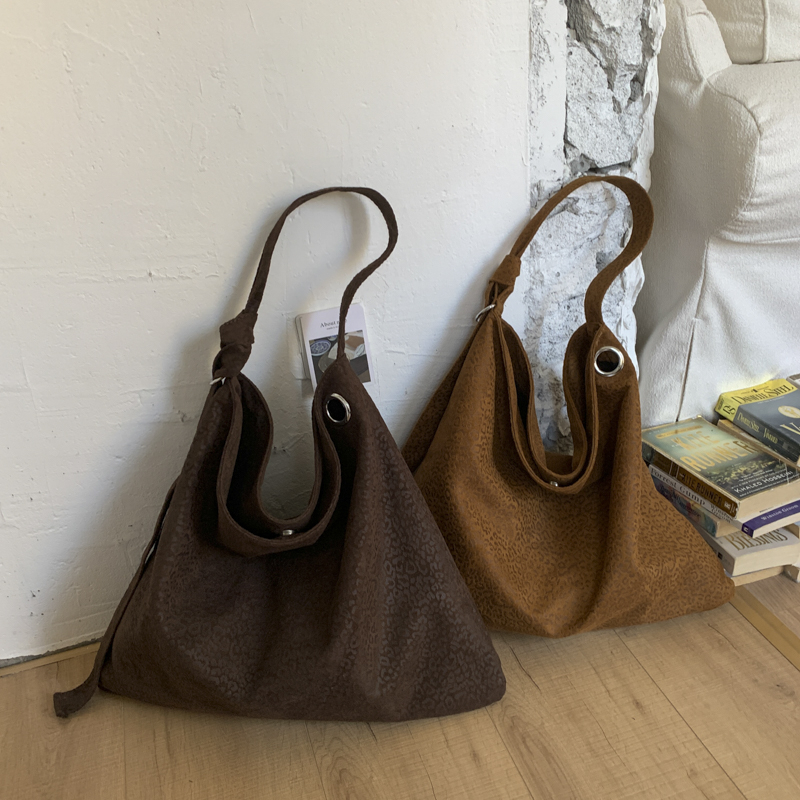 2025 new popular women's casual simple shoulder bag, niche fashion, versatile and durable multi-functional handbag for daily work and commuting