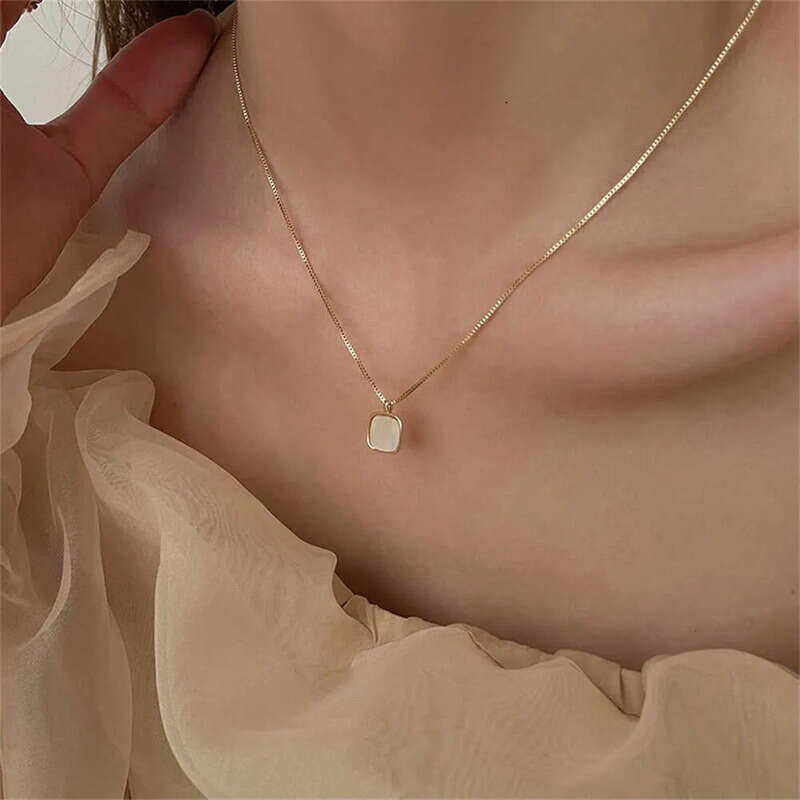 New fashion designer necklace for women, not fading, niche, high-end, light collarbone chain