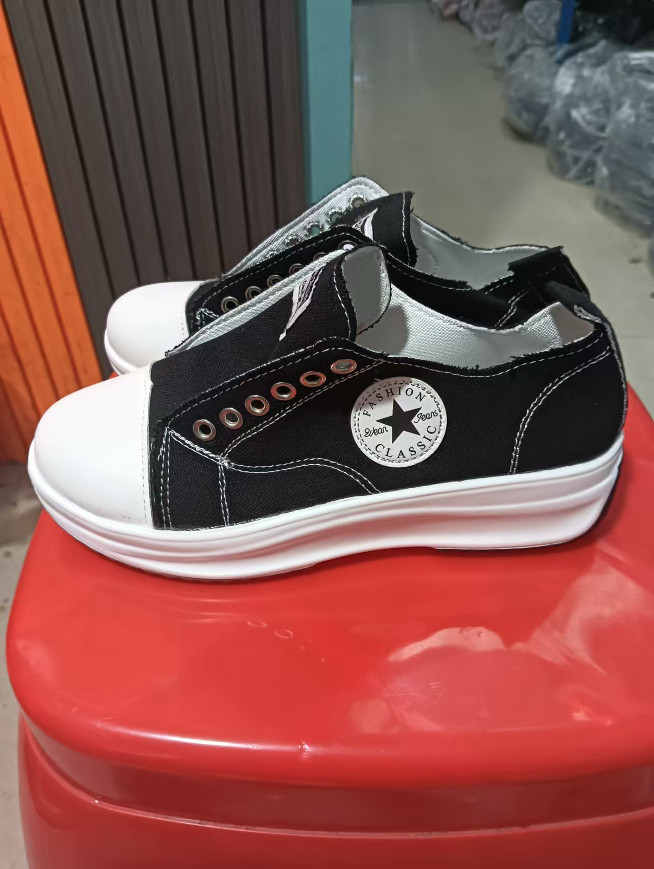 Free shipping Fashionable and Versatile Durable Classic Black Platform Canvas Unisex style Shoes
