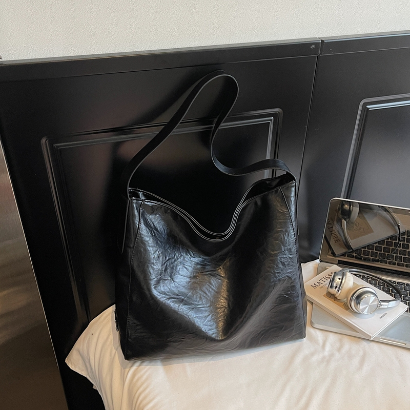 Leisure and minimalist shoulder bag, new women's niche design, fashionable, versatile, durable, multi-functional, lightweight handbag for daily w