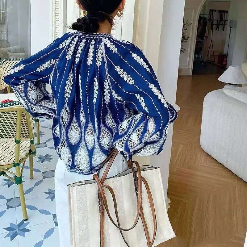 Large-capacity Canvas Female 2024 New Contrast Retro Portable Tote Commuting One-shoulder Messenger Bag in Class