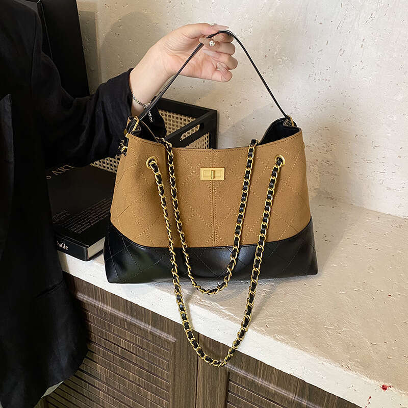 designer bag Luxury bag Color-Block Large Capacity Commuter Tote New Versatile Quilted Underarm Chain Bag