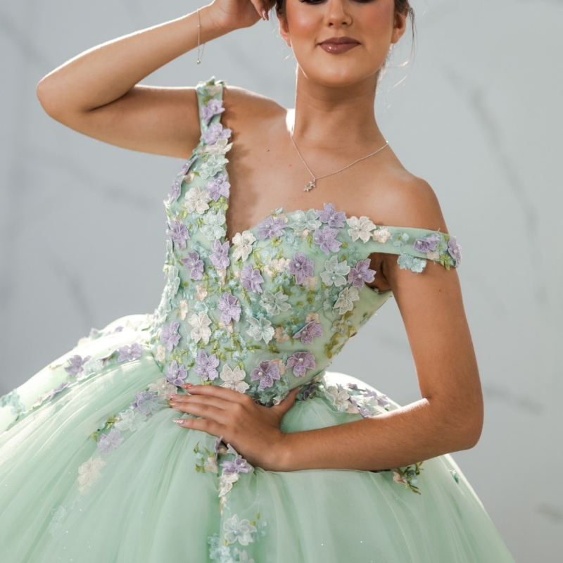 Light Green Shiny Quinceanera Dresses Off The Shoulder Applique Lace Beading Tull Party Birthday Sweet 16 Dress Vestidos 15 De Anos