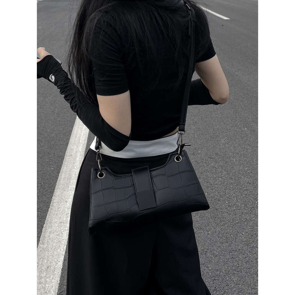 High-End Single Shoulder Underarm For Women 2025 New Trendy Fashion Internet Celebrity Niche Design Popular Texture Crossbody Bag