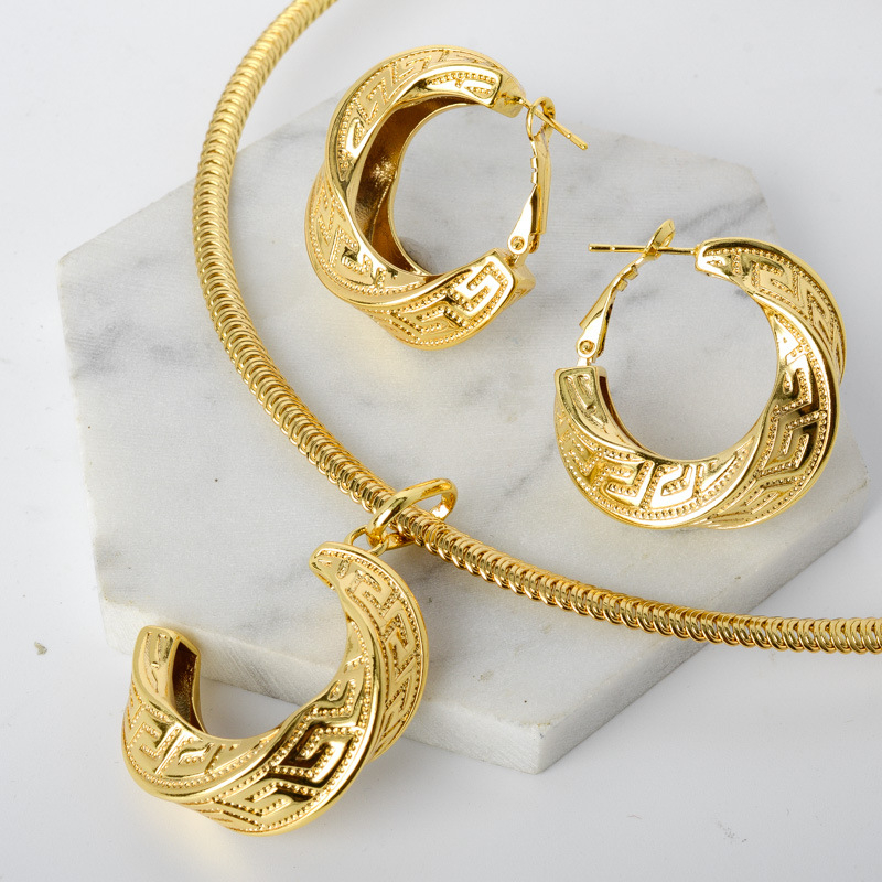 Jewelry Hollow-out Mesh Retro Jewelry Set - Elegant Pendant Necklace and Earrings 2-Piece Set, Suitable for Brides, Weddings, Daily Wear and Parties