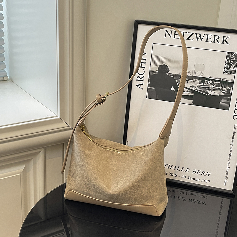 Leisure and minimalist shoulder bag 2025 new model for women, niche fashion, suitable for work, commuting, versatile, durable, multi-functional, light