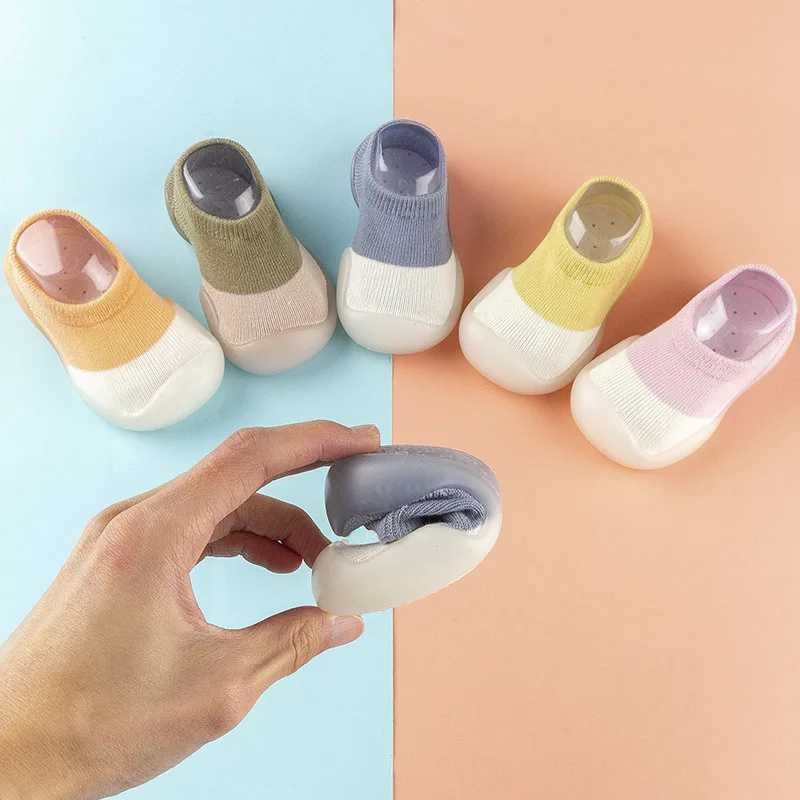 2023 Baby Socks Shoes Infant Color Matching Cute Kids Boys Shoes Soft Soled Child Floor Socks Shoes Toddler Girls First WalkersJ250930
