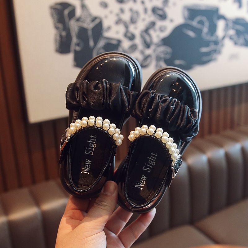 Girls Leather Kids Shoes Mary Jane Glossy Pearls and Bow Solid Color Baby Casual Princess Shoes Kidszworld for Children Party Wedding Flats Dress Shoe