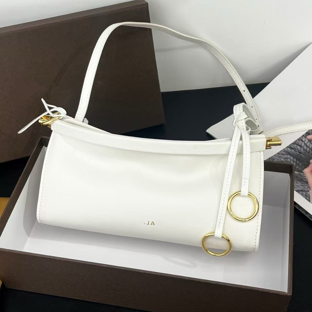 New design frosted leather clip shoulder bag armpit bag French stick bag minimalist premium bag waist bagp Good quality stick bag solid color bag