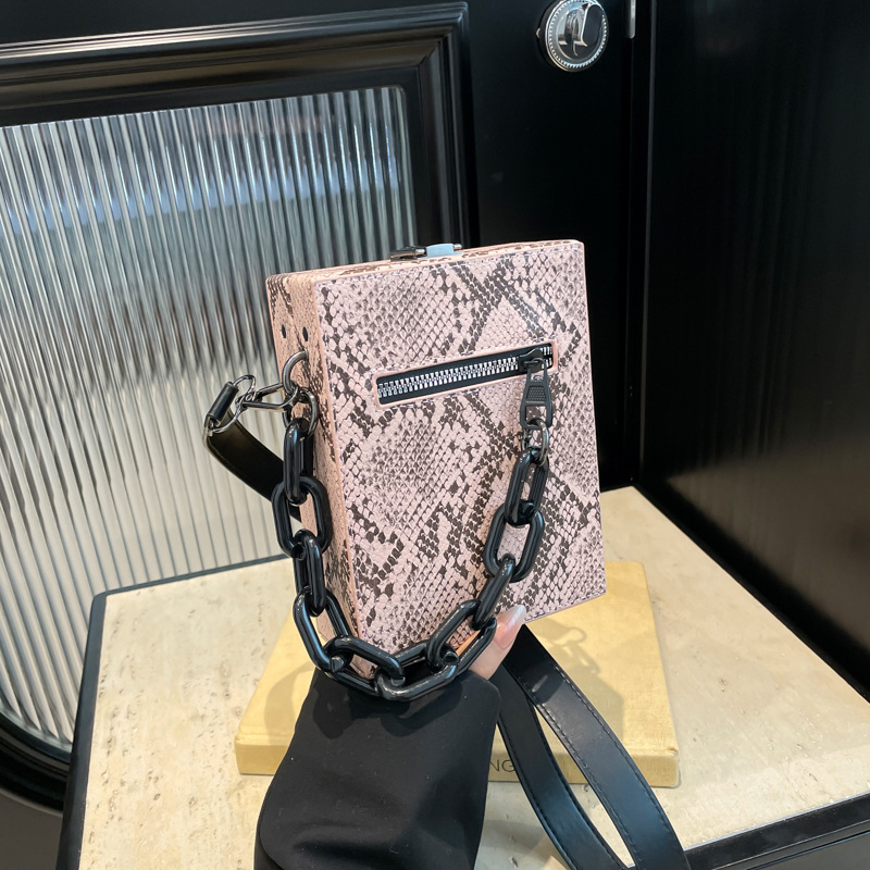 2025 new boxed chain three-dimensional women's bag autumn and winter elegant retro texture design luxury bag niche design trendy designer bag