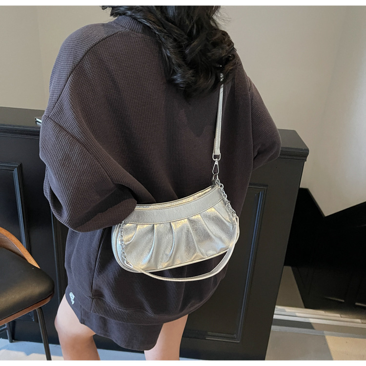 2025 Women's New Korean Fashion Retro Luxury Bag Autumn/Winter Trendy Niche Design Pearl Chain Shoulder Bag Designer Bag