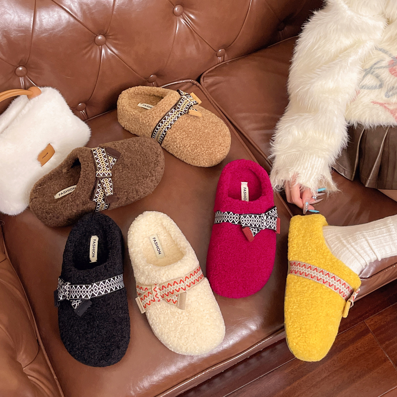 Designer shoes hot free shipping 2025 Autumn Winter New Ethnic Style Leisure Fashion with Velvet Warm Thick Bottom Snow Boots for woman black white co