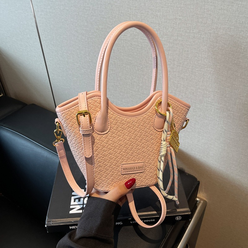 Ladies' Fashion Bucket Bag French Style Texture Shoulder Bag Fashion Weaving Pattern Trendy Luxury Bag Autumn/Winter New Designer Bag