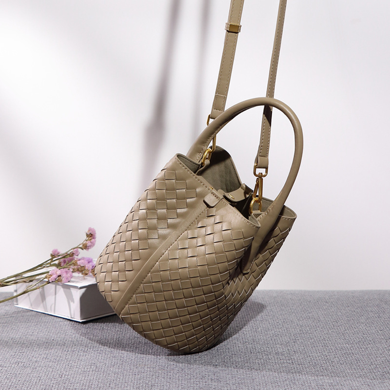 New Handwoven Handheld Bucket Casual Versatile Mother-Daughter Simple Light Luxury Single Shoulder Crossbody Bag