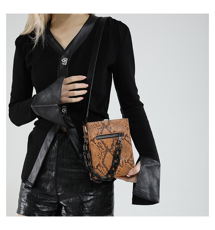 2025 new boxed chain three-dimensional women's bag autumn and winter elegant retro texture design luxury bag niche design trendy designer bag