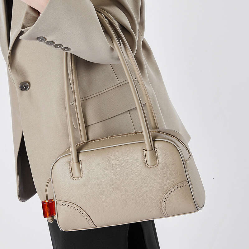 Luxury bag Vintage for Women Niche Design Handbag Large Capacity Shoulder Underarm Bag Cowhide Commuter Bowling