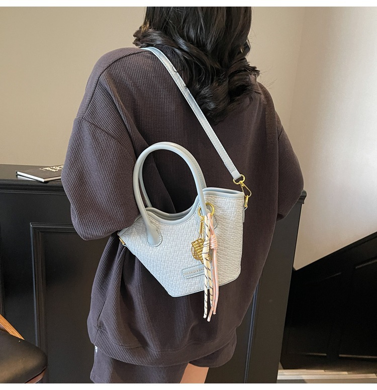 Ladies' Fashion Bucket Bag French Style Texture Shoulder Bag Fashion Weaving Pattern Trendy Luxury Bag Autumn/Winter New Designer Bag