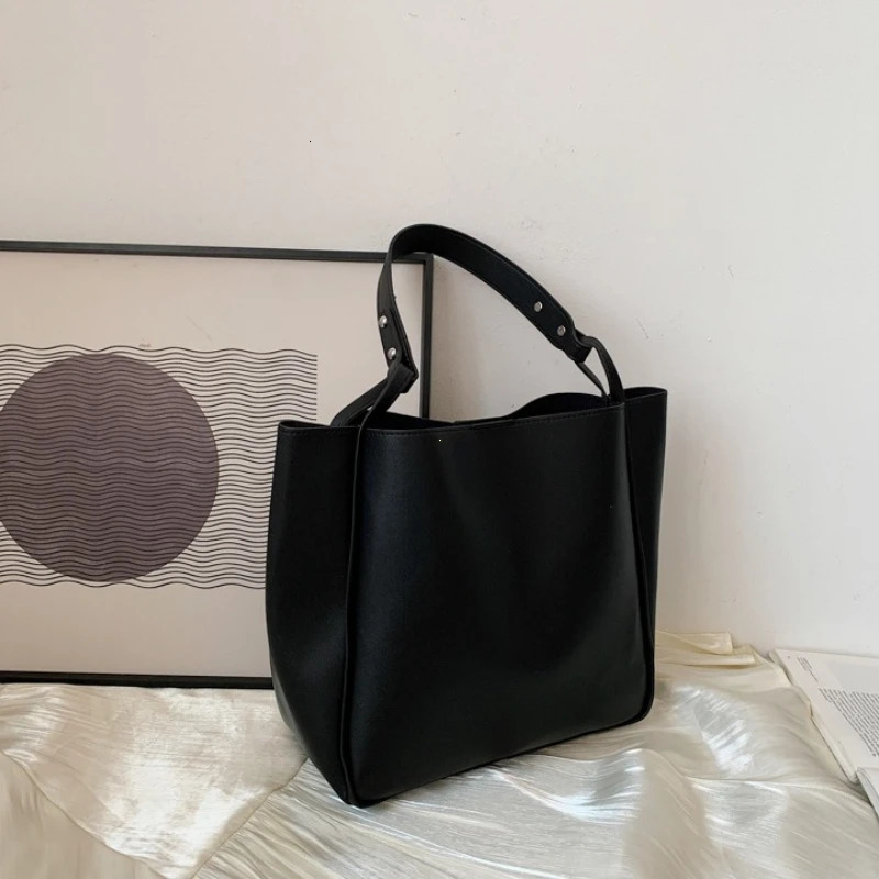 Simple Women Bucket Shoulder Bags Solid Color Handbags Retro Large Capacity Tote Bags Large Capacity Pu Leather Bags 2025 250929