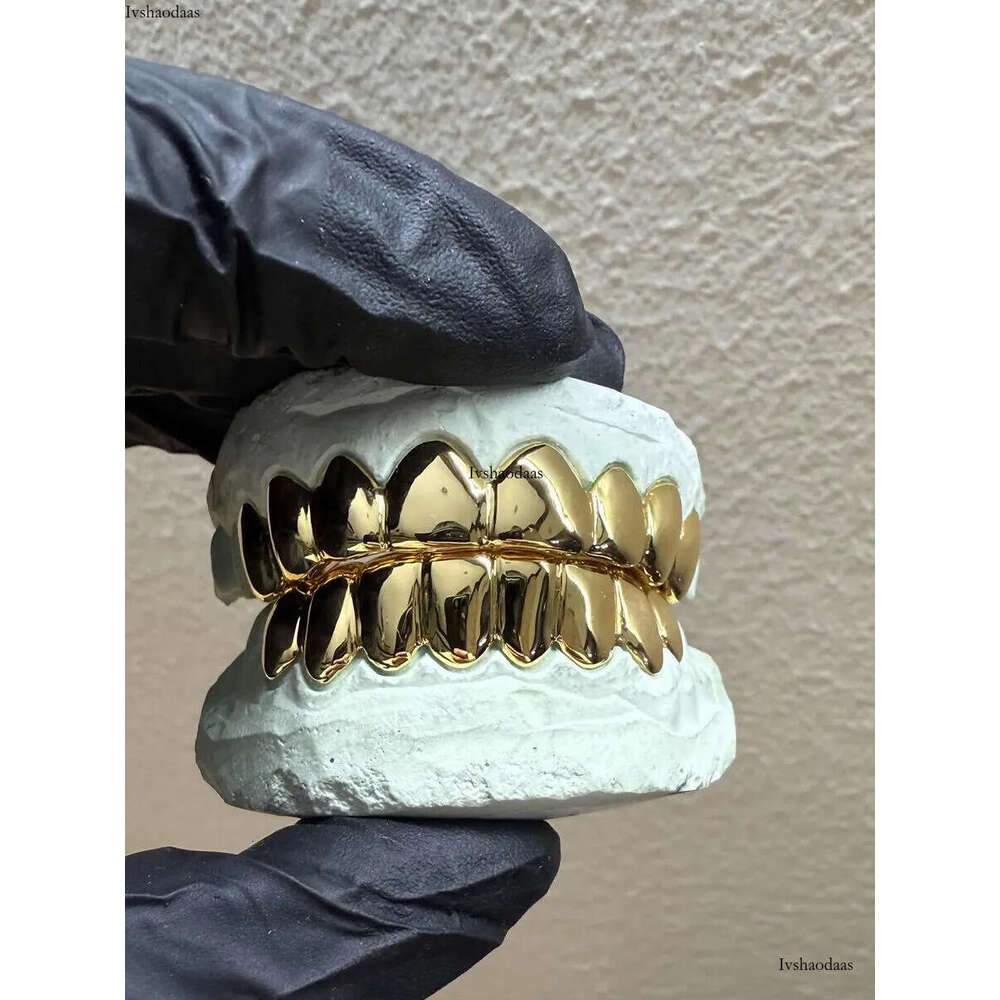 2025 New Unisize Wholesale Mens Hip Hop Gold Teeth Sier Top & Bottom Iced Out Grillz Dental Moissanite Grill