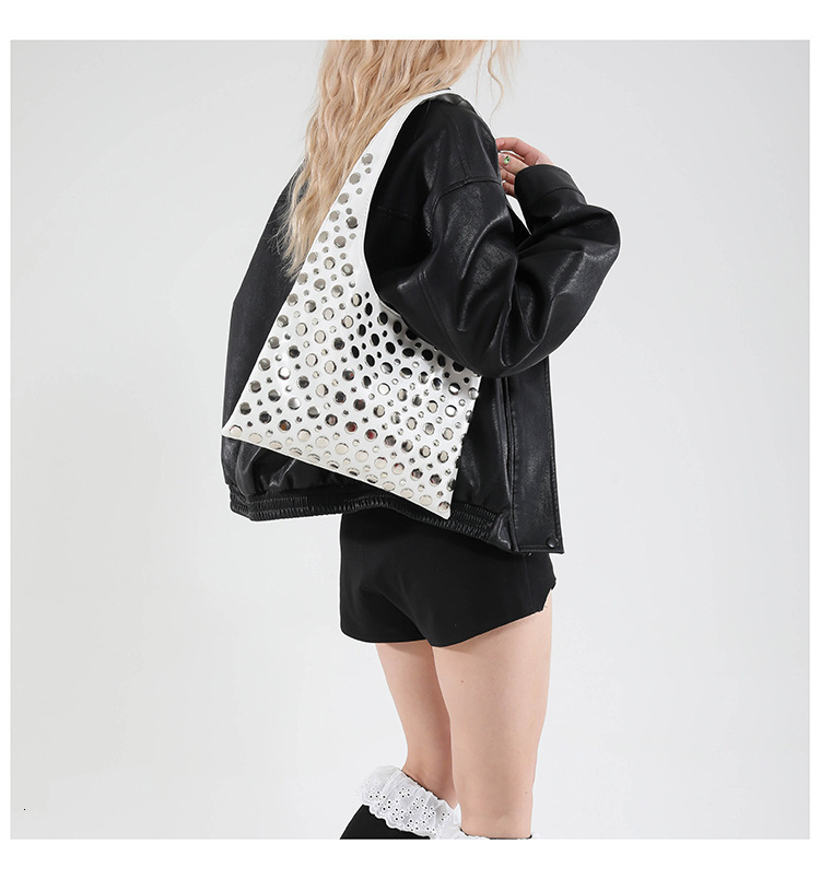 Unique European and American style women's textured bucket bag for autumn and winter, new large capacity heavy-duty rivet retro luxury bag, desig