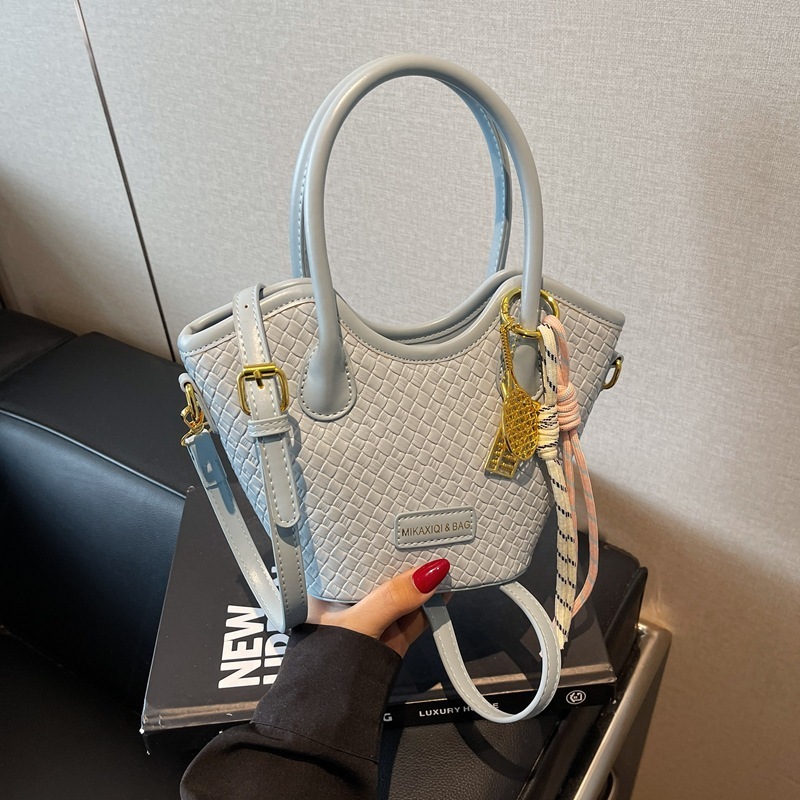Ladies' Fashion Bucket Bag French Style Texture Shoulder Bag Fashion Weaving Pattern Trendy Luxury Bag Autumn/Winter New Designer Bag